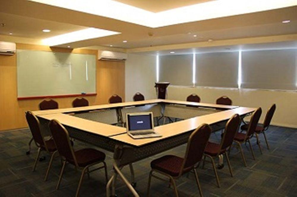 1o1 Urban Kelapa Gading Hotel 3*